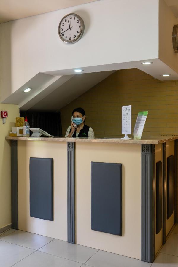 7 Days Hotel Almaty Esterno foto